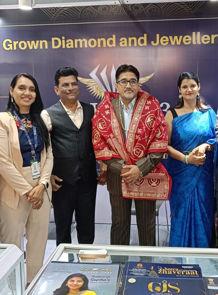 Senco Gold & Diamonds launches Bangle Utsav - Heera Zhaveraat