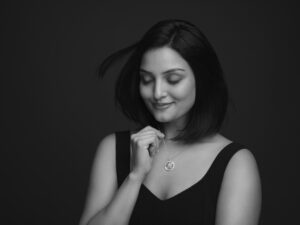 De Beers The Intention Pendant 2