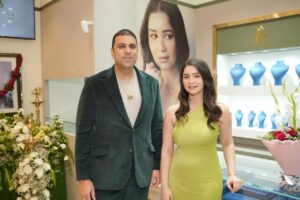 Dr. Saurabh Gadgil CMD PNG Jewellers and Sara Tendulkar at the newly inaugurated Litestyle by PNG Jewellers store in Kharghar Navi Mumbai