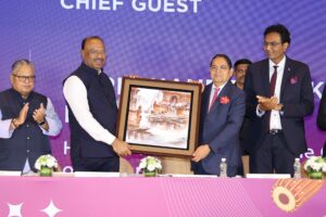 Minister of Revenue of Maharashtra and Mr. Kirit Bhansali Chairman GJEPC