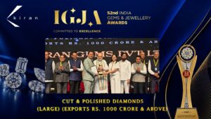 Dinesh Lakhani Managing Director Kiran Gems Dipal Dinesh Lakhani . received the award for the Cut Polished Diamonds Large Exports Rs. 1000 Crore Above